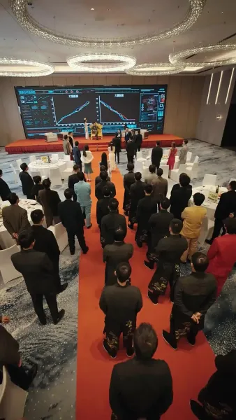 วีรบุรุษสุดเทพ