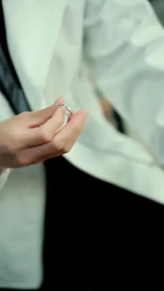 แม่มดตกอับกับแผนการมีลูกสอง