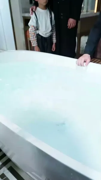 แด๊ดดี้หมาป่ามาเคาะประตู