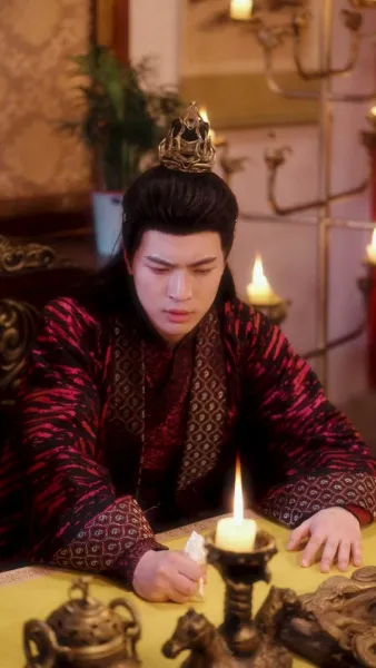  เสน่ห์ลวงใจ ใต้เงาบัลลังก์