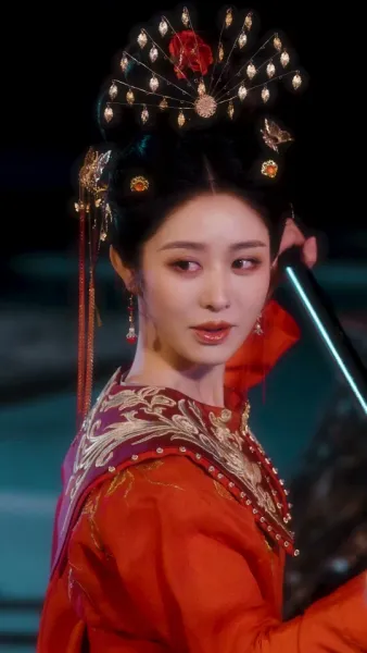  เสน่ห์ลวงใจ ใต้เงาบัลลังก์