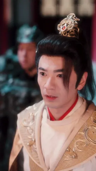  เสน่ห์ลวงใจ ใต้เงาบัลลังก์