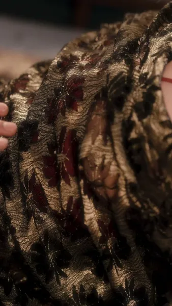  เสน่ห์ลวงใจ ใต้เงาบัลลังก์