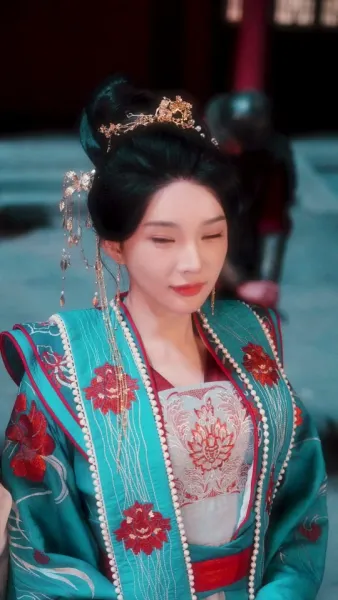  เสน่ห์ลวงใจ ใต้เงาบัลลังก์