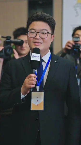 เงามืดใต้แสงจันทร์