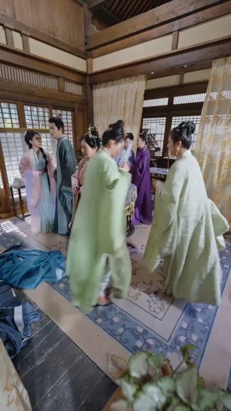 พี่สะใภ้หนุนข้าสู่ความรุ่งโรจน์