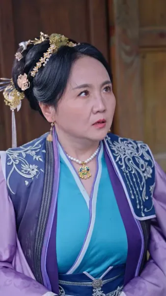 พี่สะใภ้หนุนข้าสู่ความรุ่งโรจน์