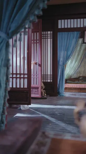 รายงานพระองค์, สมเด็จพระราชินีต้องการหย่า