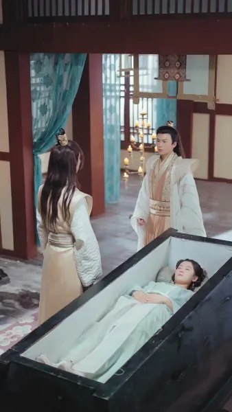 รายงานพระองค์, สมเด็จพระราชินีต้องการหย่า