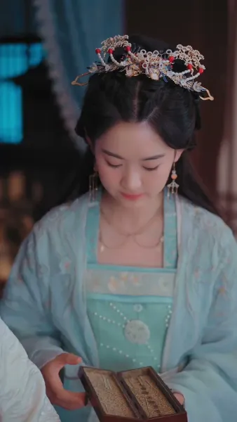 รายงานพระองค์, สมเด็จพระราชินีต้องการหย่า