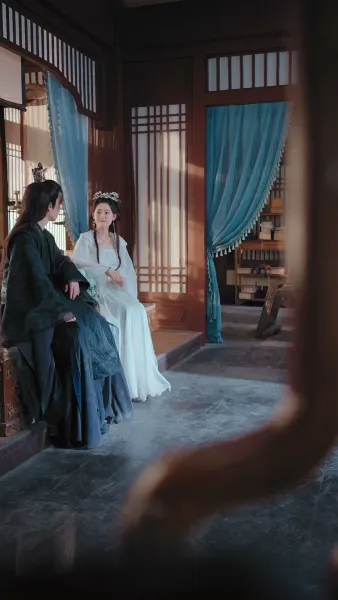 รายงานพระองค์, สมเด็จพระราชินีต้องการหย่า