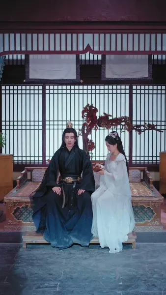 รายงานพระองค์, สมเด็จพระราชินีต้องการหย่า