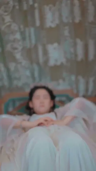 รายงานพระองค์, สมเด็จพระราชินีต้องการหย่า