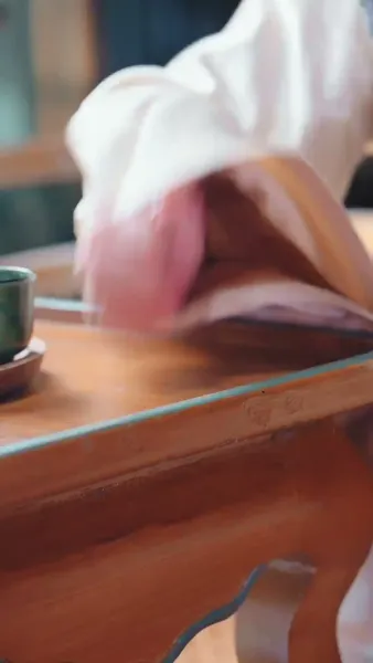 รายงานพระองค์, สมเด็จพระราชินีต้องการหย่า