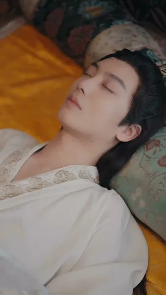 รายงานพระองค์, สมเด็จพระราชินีต้องการหย่า