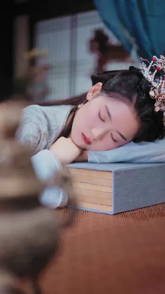 รายงานพระองค์, สมเด็จพระราชินีต้องการหย่า