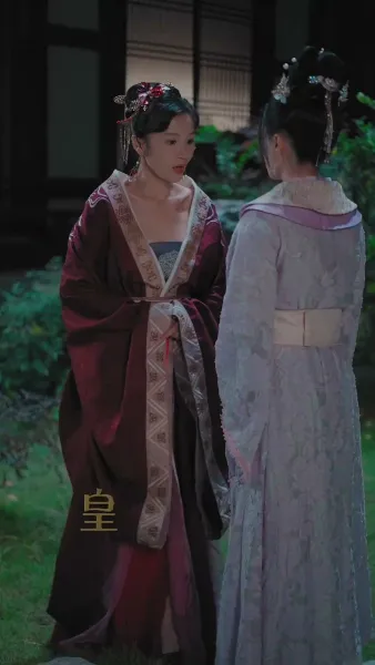 รายงานพระองค์, สมเด็จพระราชินีต้องการหย่า