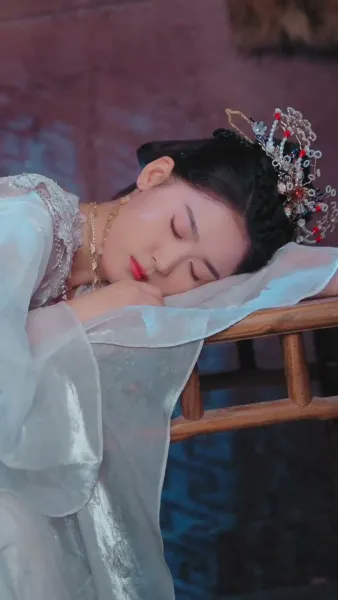 รายงานพระองค์, สมเด็จพระราชินีต้องการหย่า