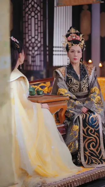 รายงานพระองค์, สมเด็จพระราชินีต้องการหย่า