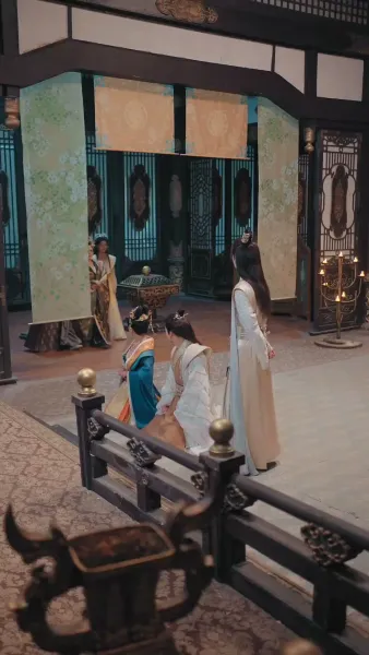 รายงานพระองค์, สมเด็จพระราชินีต้องการหย่า