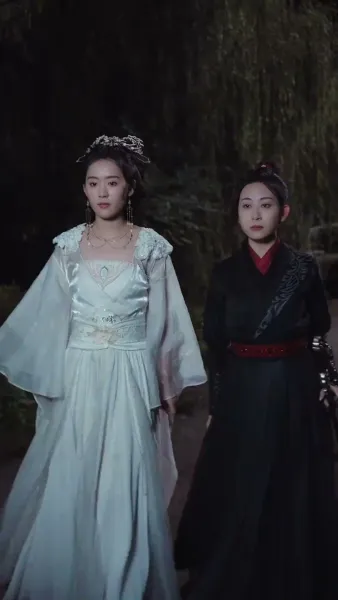 รายงานพระองค์, สมเด็จพระราชินีต้องการหย่า