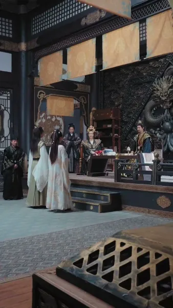 รายงานพระองค์, สมเด็จพระราชินีต้องการหย่า