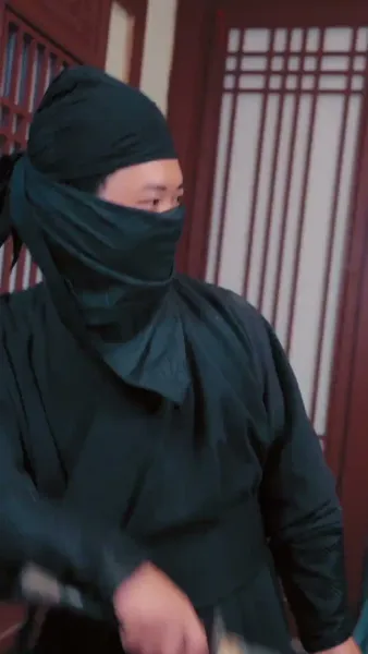 รายงานพระองค์, สมเด็จพระราชินีต้องการหย่า