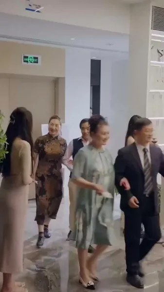 ราชินีแห่งการหลอกลวง