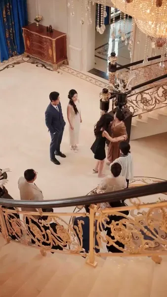 กุหลาบอาบโชค