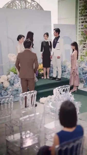 กุหลาบอาบโชค