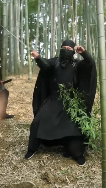 ความอัปยศในผ้าไหม