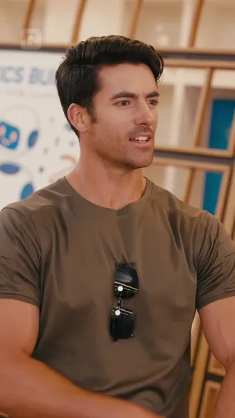 อย่าแตะพ่อของฉันที่ถือปืน!