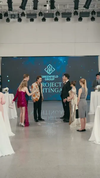 อย่าแตะพ่อของฉันที่ถือปืน!