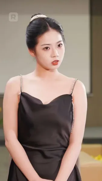 ถูกผูกพันกับมหานุค: ประสบการณ์ที่ไม่คาดคิดของเธอ