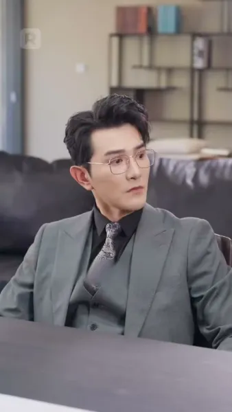 ถูกผูกพันกับมหานุค: ประสบการณ์ที่ไม่คาดคิดของเธอ