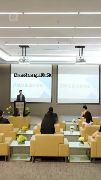 ถูกผูกพันกับมหานุค: ประสบการณ์ที่ไม่คาดคิดของเธอ