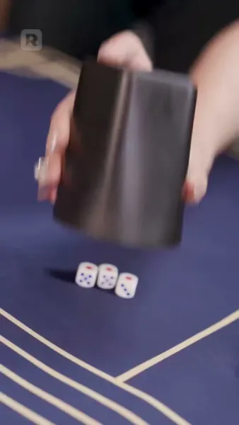 ถูกผูกพันกับมหานุค: ประสบการณ์ที่ไม่คาดคิดของเธอ