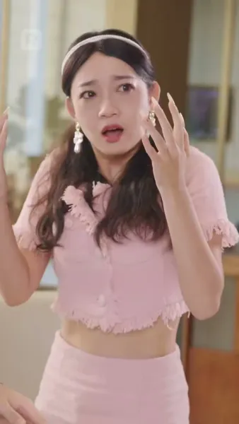 ถูกผูกพันกับมหานุค: ประสบการณ์ที่ไม่คาดคิดของเธอ