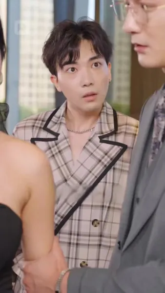 ถูกผูกพันกับมหานุค: ประสบการณ์ที่ไม่คาดคิดของเธอ