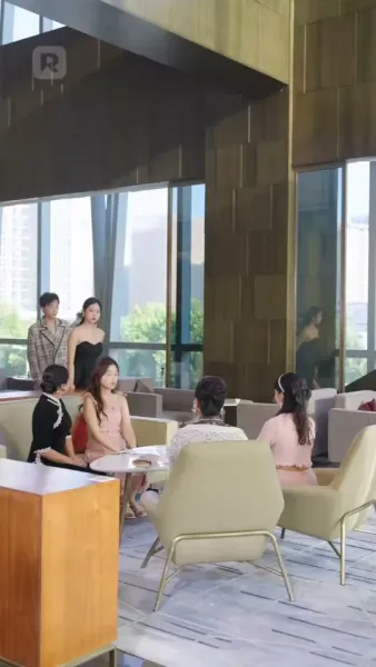 ถูกผูกพันกับมหานุค: ประสบการณ์ที่ไม่คาดคิดของเธอ