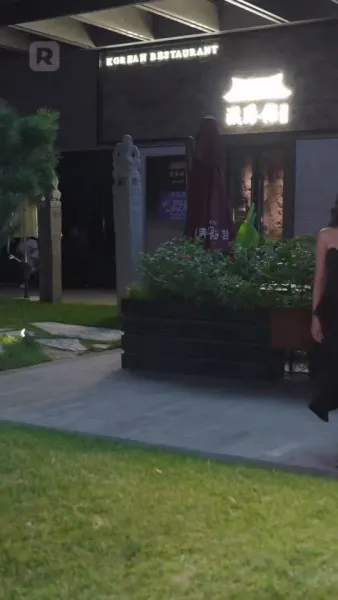 ถูกผูกพันกับมหานุค: ประสบการณ์ที่ไม่คาดคิดของเธอ