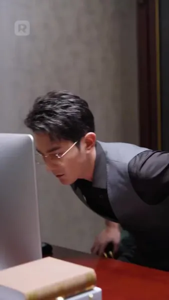 ถูกผูกพันกับมหานุค: ประสบการณ์ที่ไม่คาดคิดของเธอ