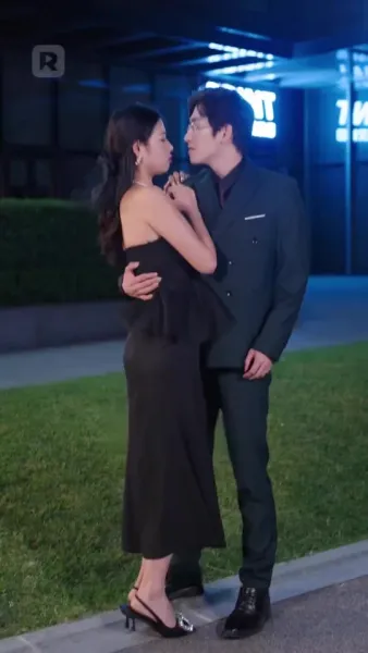 ถูกผูกพันกับมหานุค: ประสบการณ์ที่ไม่คาดคิดของเธอ