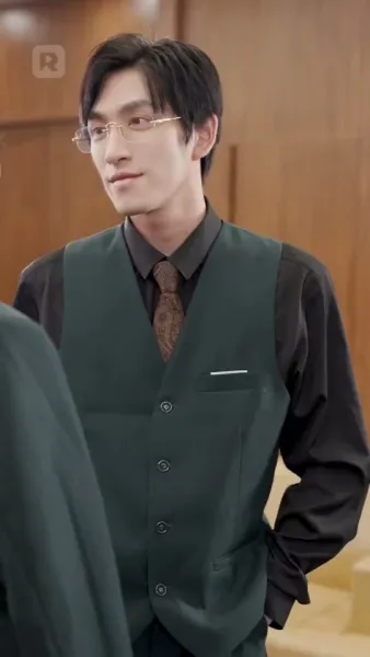 ถูกผูกพันกับมหานุค: ประสบการณ์ที่ไม่คาดคิดของเธอ