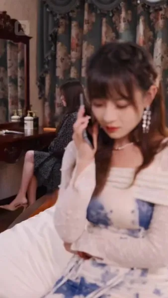 ถูกผูกพันกับมหานุค: ประสบการณ์ที่ไม่คาดคิดของเธอ