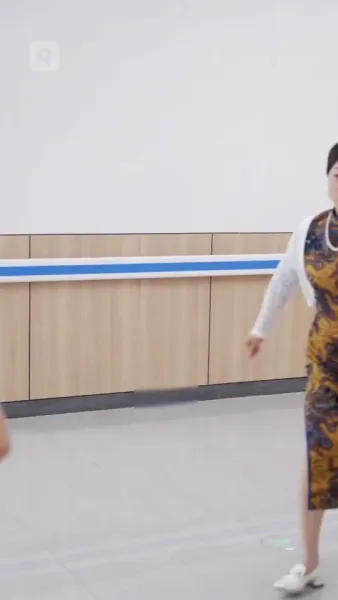 ถูกผูกพันกับมหานุค: ประสบการณ์ที่ไม่คาดคิดของเธอ