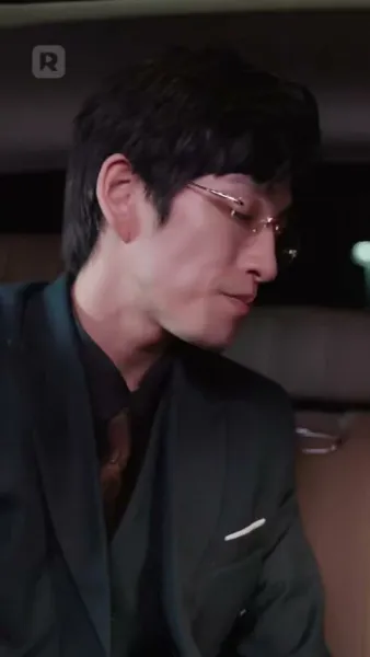 ถูกผูกพันกับมหานุค: ประสบการณ์ที่ไม่คาดคิดของเธอ