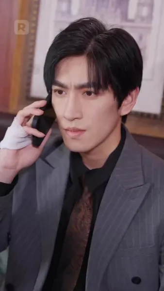 ถูกผูกพันกับมหานุค: ประสบการณ์ที่ไม่คาดคิดของเธอ