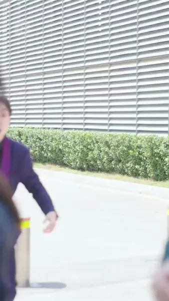 ถูกผูกพันกับมหานุค: ประสบการณ์ที่ไม่คาดคิดของเธอ