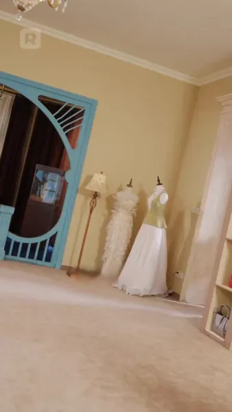 ถูกผูกพันกับมหานุค: ประสบการณ์ที่ไม่คาดคิดของเธอ